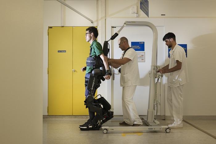 lésions cérébrales : robot pour marcher