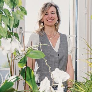 Malvina Vermot Desroches, bénévole aux HUG et acupunctrice.